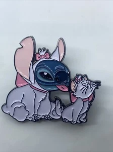 Stitch As Marie From Aristocrats Spilla Smaltata Metallo Distintivo Mash Up - Foto 1 di 3