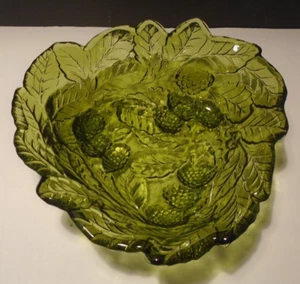 Plato de caramelo vintage de vidrio verde hoja de logenberry de vidrio de Indiana en relieve - Imagen 1 de 4