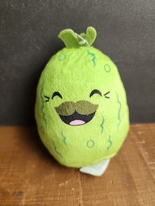 Malvaviscos McDonald's 2025 - Juguete de peluche Charles the Pickle - Imagen 1 de 9