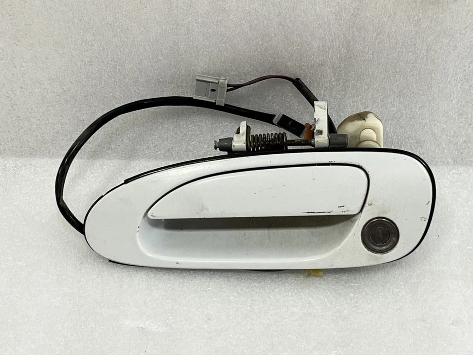 1994 1995 1996 1997 HONDA ACCORD SEDAN LEFT DRIVER SIDE FRONT DOOR HANDLE - Image 1 of 4