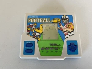 Juego de fútbol electrónico Tiger Electronics LCD 1987 probado y funcionando - Imagen 1 de 3
