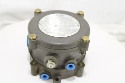 Dwyer 1950P-15-2F Explosion-Proof Differential Pressure Switch | 3–15psi - Image 1 of 4