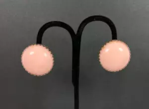 Vintage Round Pink Hard Plastic Metal Back Clip-on Earrings - Picture 1 of 6
