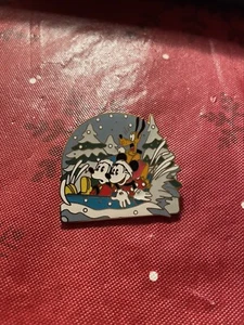 VINTAGE DISNEY 2003 MICKEY, MINNIE, PLUTO 4 JAHRESZEITEN WINTER SCHNEE ANSTECKNADEL - JL95 - Bild 1 von 4