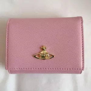 Vivienne Westwood Cartera de Cuero Rosa Triple Plegable Oro Orbe Mujeres Artículos de Moda - Imagen 1 de 4