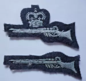 PAIR OF OLDER AIR TRAINING CORPS MARKSMANS BADGES, - Foto 1 di 1