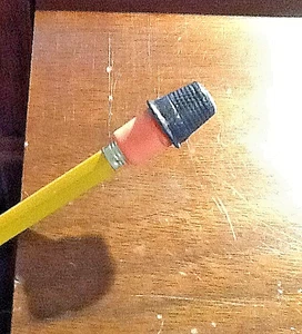 MONOPOLY THIMBLE 'PER UNA BUONA RAGAZZA' LATTA VINTAGE 11 27 25 D - Foto 1 di 6