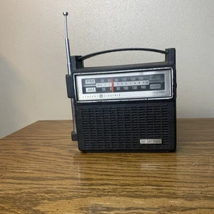 Tested! Works! VTG General Electric GE AM/FM Radio Model No. 7-2818 F Portable - Picture 1 of 15