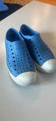 BOY GIRl Native Water Shoes Size J5. Blue - Image 1 of 4