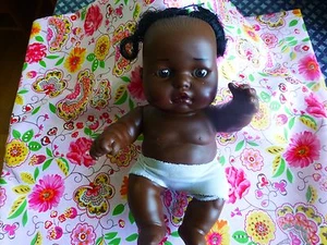 25cm noire ,poupée négroide,senteur vanille ,yeux verre attend adoption - Picture 1 of 7