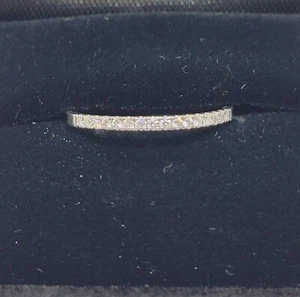 Anello Diamanti Petite Pave Blu Nilo in Platino 0,14 caratiw taglia 6,75 US $1800 - Foto 1 di 9