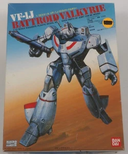 VF-1J Battroid Valkyrie 1:72 Model Kit CIB Macross Bandai 1990 Japanese - Picture 1 of 7