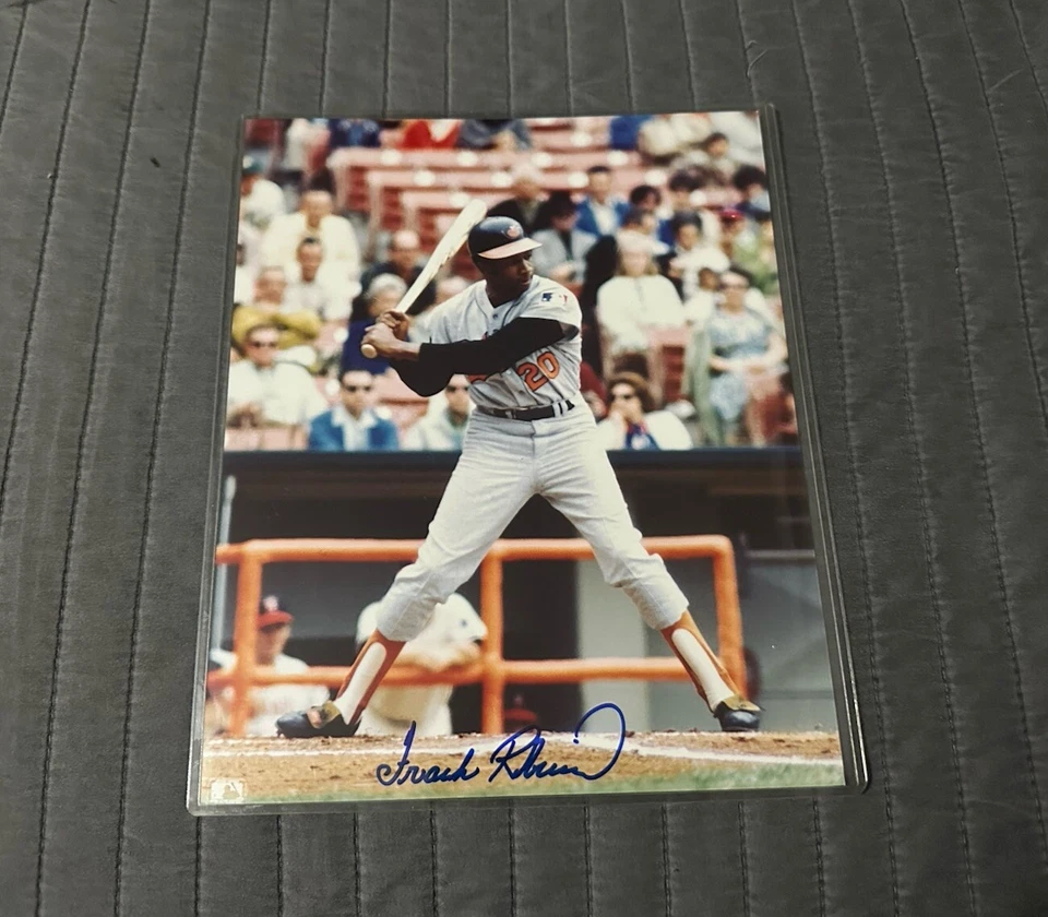 FRANK ROBINSON SIGNED 8x10 PHOTO MLB HOF BALTIMORE ORIOLES AUTHENTIC AUTOGRAPH - Image 1 of 1