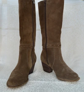 CLARKS KNEE HIGH SUEDE BOOTS - CARAMEL - UK SIZE 6.5 D - UNWORN CONDITION! - Picture 1 of 17