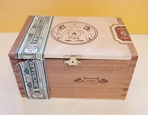 Libre One Toro Wooden Cigar Box 4 3/4 in x 4 in x 6 3/4 in Free Shipping - Picture 1 of 7