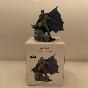 Batman Hallmark Keepsake Christmas Ornament 2019 DC Comics Rooftop mit Wasserspeier  - Bild 1 von 5