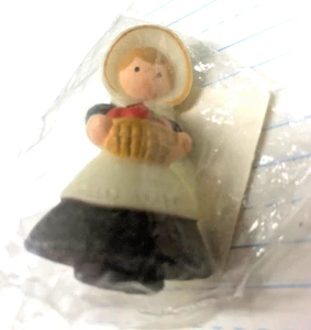 Hallmark Pilgrim Girl Pin with basket apples New in original pkg w orig price - Picture 1 of 2