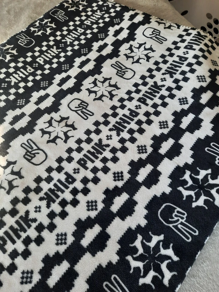 NWT Victoria's Secret PINK Soft Black & White Sherpa Fleece Blanket 50 X 60 - Image 1 of 4