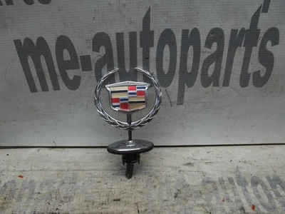 00-05 CADILLAC DEVILLE CAPUZ ORNAMENTO EMBLEMA CRISTA COROA DE FLORES CROMADO FABRICANTE DE EQUIPAMENTO ORIGINAL - Imagem 1 de 4