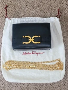 ECHT SALVATORE FERRAGAMO GANCINI LOGO 3-WEGE LEDER KETTENRIEMEN TASCHE STAUBBEUTEL - Bild 1 von 16