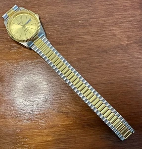 Orologio da polso uomo Gruen 219-2105 lunetta scanalata quadrante oro bicolore quarzo funzionante - Foto 1 di 5