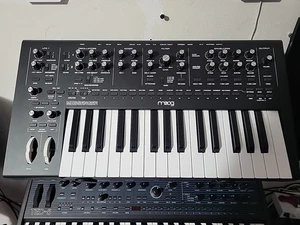 Moog MESSENGER Monophonic Analog Keyboard Synthesizer 《no box》 - Picture 1 of 3