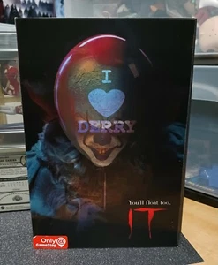 Modellino Neca Ultimate "IT" GameStop Exclusive I LOVE DERRY Pennywise scala 7" - Foto 1 di 10