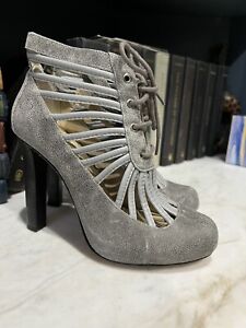 Gorgeous BE&D Gray Leather Heels
