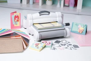 "Kit de inicio" Sizzix Big Shot Plus blanco y gris - Imagen 1 de 11