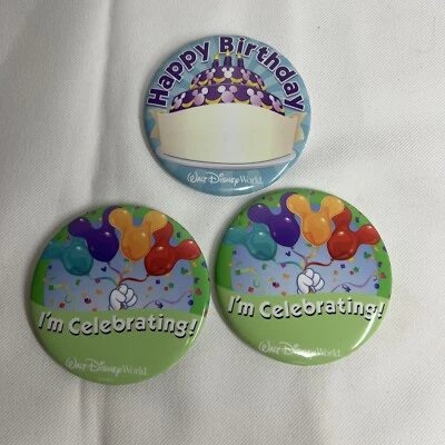WDW Disney Feliz Cumpleaños y Estoy Celebrando Botón Prendedor Lote Juego de 3 Foto 1 de 4