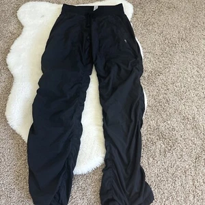 Ivivva By Lululemon Girls Live To Move Dance Studio Pants LINED Size 12 - Picture 1 of 7