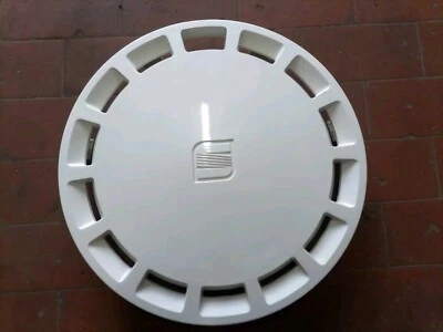 SEAT MARBELLA IBIZA STUD HUB CAP NEW ORIGINAL - Image 1 of 4