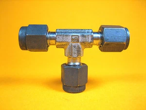 Parker CPI -  1/8" Tube -  316 SS Union Tee - Picture 1 of 5