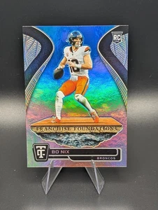 Panini 2024 totalmente certificado - Bo Nix (RC) novato - fundaciones de franquicias /99 - Imagen 1 de 2