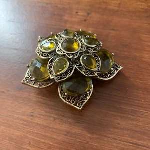 Vtg Monet Gold Tone Rhinestones Filigree Green Glass Flower Brooch Pin - Picture 1 of 6