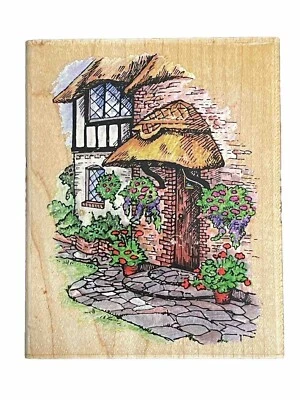 Acogedor sello de goma de madera pintoresca de madera llena de flores de casa inglesa de cabaña de geranio Foto 1 de 4