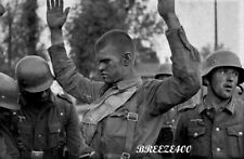 WORLD WAR II PHOTO/GERMAN SOLDIERS TAKEN PRISONER/4X6 B&W Photo Reprint