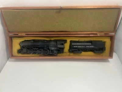 HO SCALE SOUTHERN PACIFIC STEAM LOCOMOTIVE & TENDER  WOOD BOX - Image 1 of 4