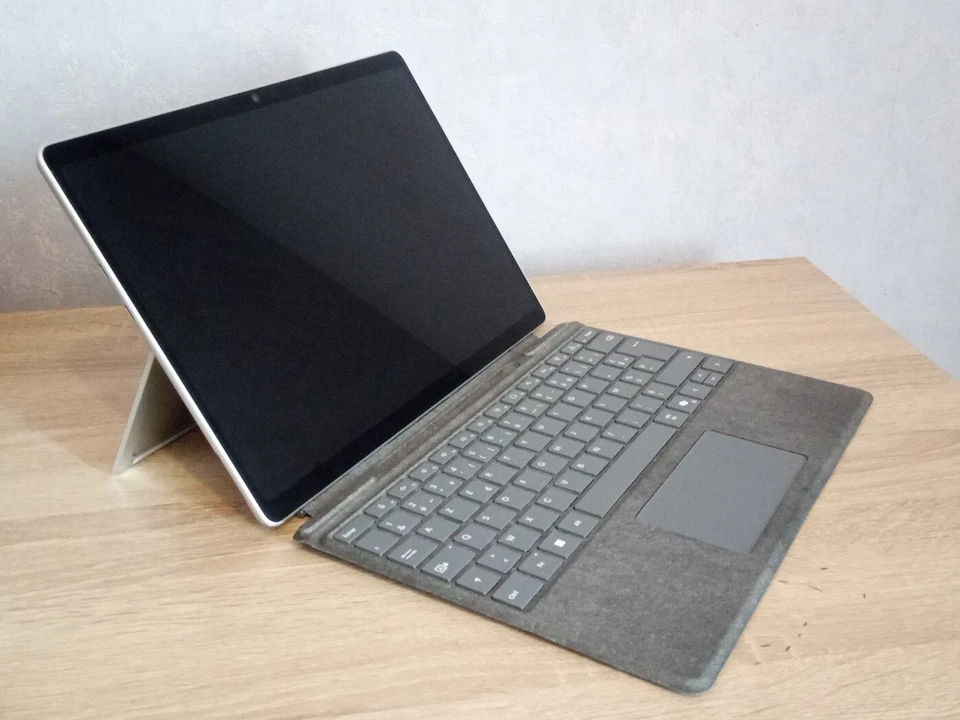 Microsoft Surface Pro 11 Snapdragon + Clavier Microsoft + Hub USB C - Photo 1/4