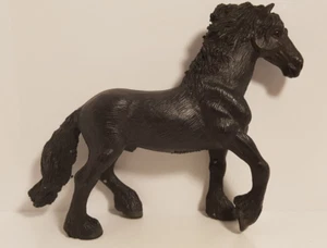 62660 Bullyland : Friesian Stallion ref : 2BU139 - Picture 1 of 7