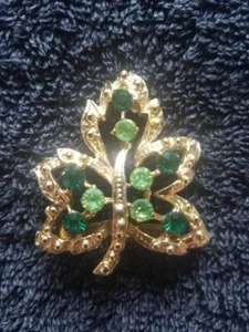 Vintage Leaf Brooch Gold Tone With Green Rhinestones - Picture 1 of 5