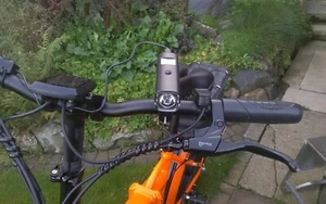  Smart Frontlicht 1000LM Scheinwerfer USB Aufladen Wasserdicht Lichter Fahrrad UK - Bild 1 von 1