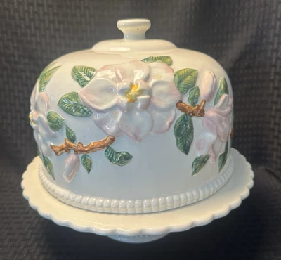 Precioso soporte floral para pasteles y cúpula de Cumberland Design Group para Valerie Foto 1 de 4