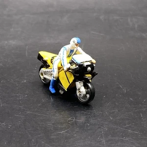 Micro Machine Yellow Motorcycle w Rider Blue White Galoob Vintage Collectible - Picture 1 of 4