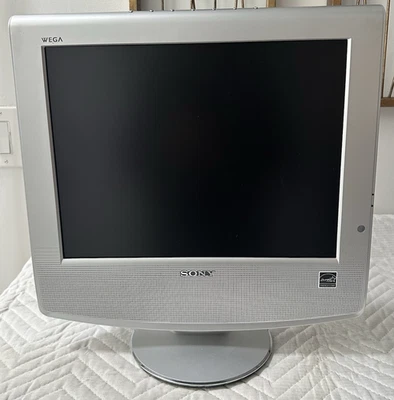 Sony WEGA KLV-S15G10 15" 480i EDTV LCD Television - Retro Gaming - Image 1 of 4