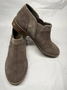 Clarks Collection Women’s Brown Suede Leather Booties Pull On Low Heel Size 7M - Picture 1 of 9