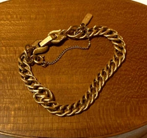 Monet Bracelet Double Link Textured Gold Tone Safety Chain Signed Hang Tag VTG - Picture 1 of 10