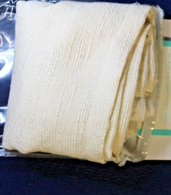 Cenefa clásica de 42" de ancho x 16" de lino crema blanco roto con textura de 1" ojal Foto 1 de 3