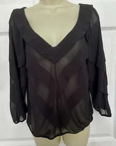 Max Studio schwarzes elegantes Oberteil halbtransparent tiefer Ausschnitt abgewinkelte Stufen 3/4-Ärmel Small - Bild 1 von 4