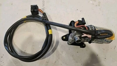 ДВИГАТЕЛЬ РЕГУЛЯТОРА ПОДГОЛОВНИКА MERCEDES BENZ W126 560SEL 560SEC 420SEL 0028204342 - Изображение 1 из 4